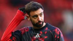 'Fully committed' Fernandes to remain Man Utd captain
