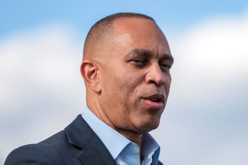 On campaign trail, Jeffries says Republicans are 'divorced from reality'