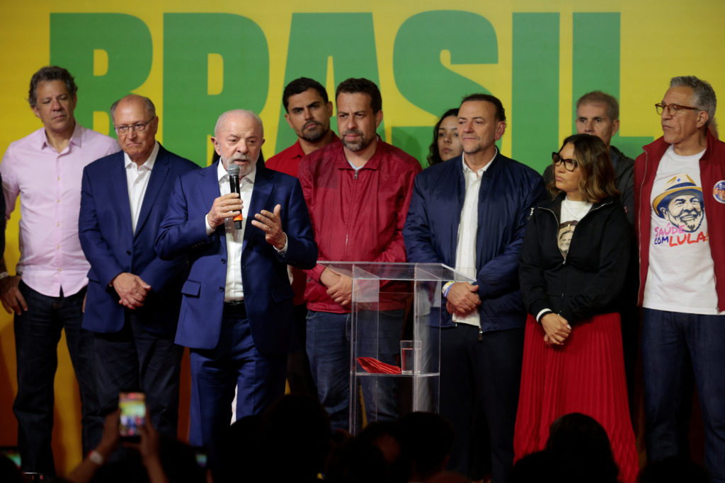 Lula shake-ups campaign as Fl&aacute;vio Bolsonaro reaches for more support ahead of Brazil's runoff