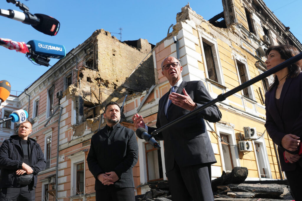 Russia pounds Kyiv during German chancellor’s visit in a new escalation
