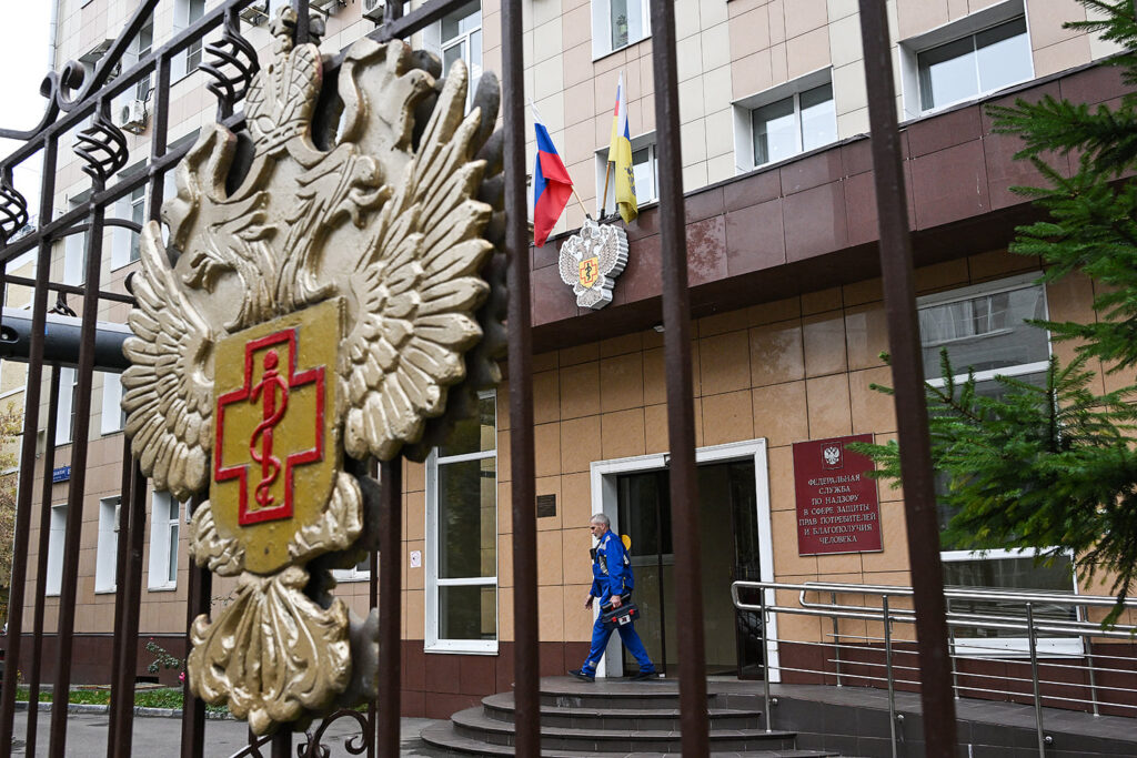 Russia says no plague found in contacts of Siberian lab worker who died