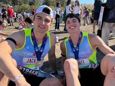 WATCH:  Teen with spinal cord injury runs 2026 Chicago Marathon