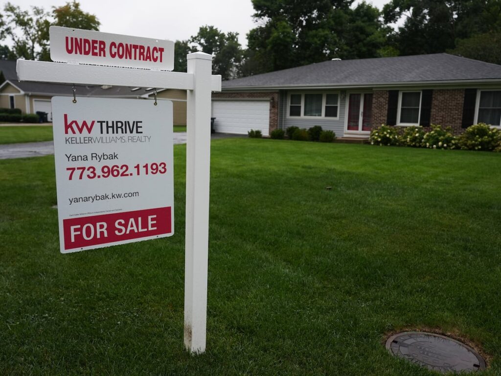 Average long-term US mortgage rate holds at 7.4%, remaining at highest level in nearly 3 years