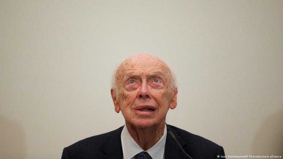 Nobelitis — How winning a Nobel Prize can give you delusions of grandeur
