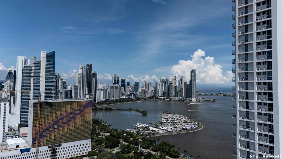 Strong earthquakes shake Panama, buildings damaged