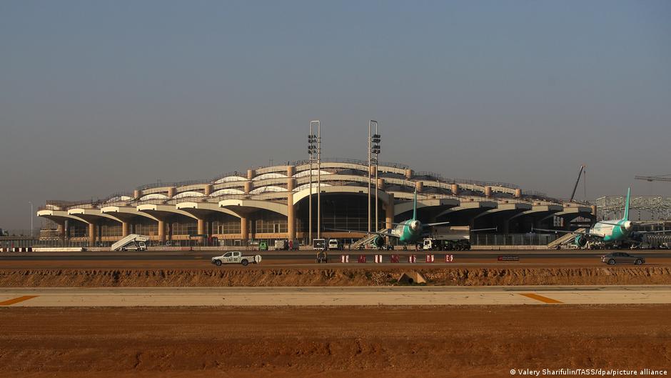 Saudi Arabia: second strike on Riyadh airport