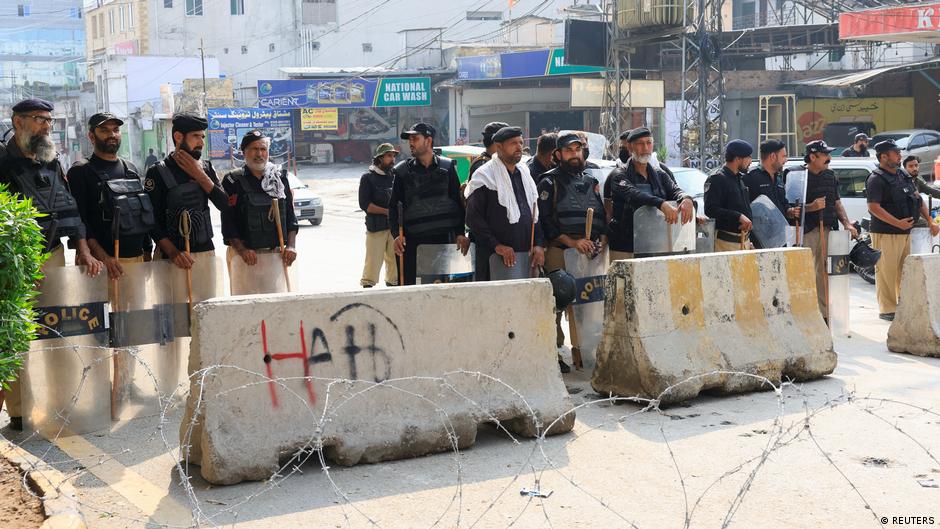 Pakistan: President puts Khan stronghold province under emergency rule