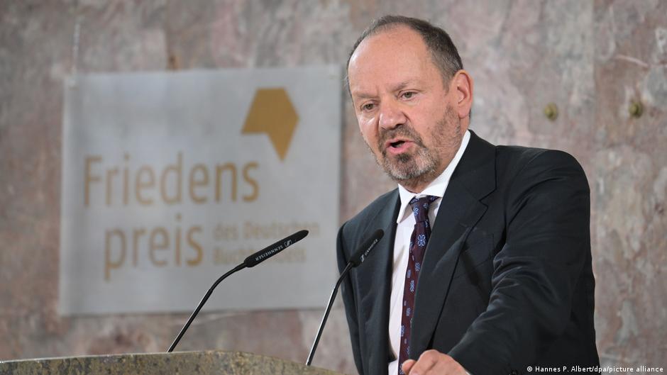 Frankfurt Book Fair: Rights lawyer Sands awarded peace prize
