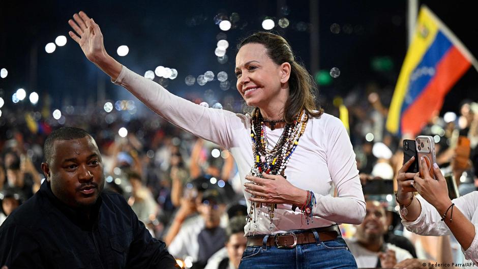 Venezuela: Opposition leader Machado returns from exile, received by thousands of supporters in Caracas