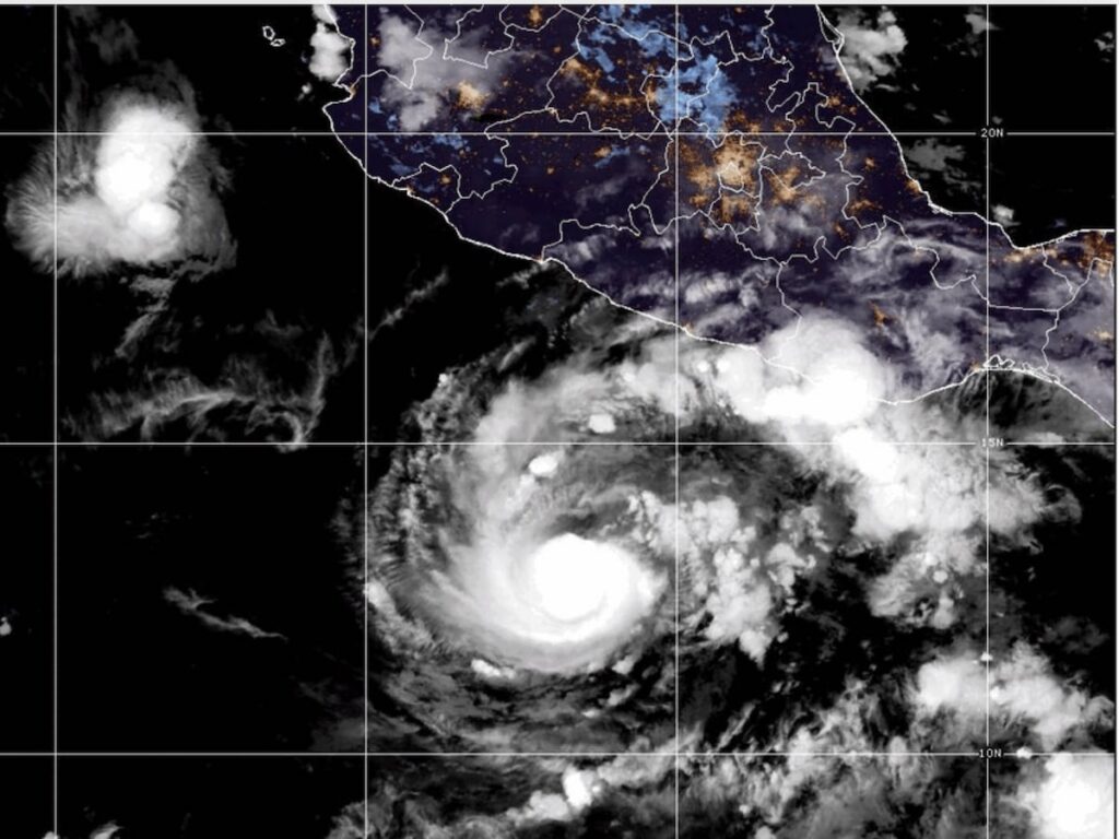 Hurricane Trudy strengthens slightly as it moves towards Mexico’s Pacific coast