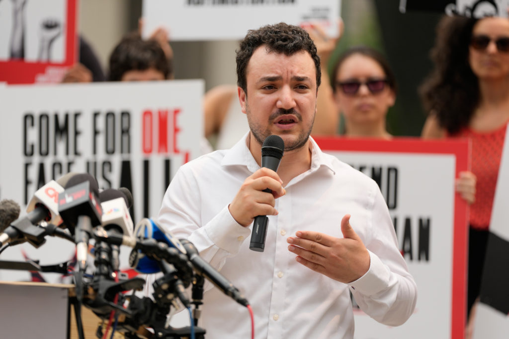 Activist Mahmoud Khalil asks Supreme Court to let judges quickly reverse immigration detentions