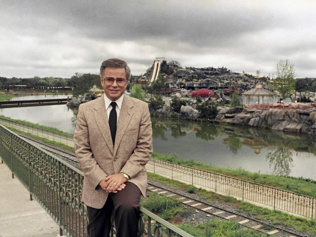 Jim Bakker, who lost his ‘PTL Club’ televangelism empire in sex and money scandals, dies at 86