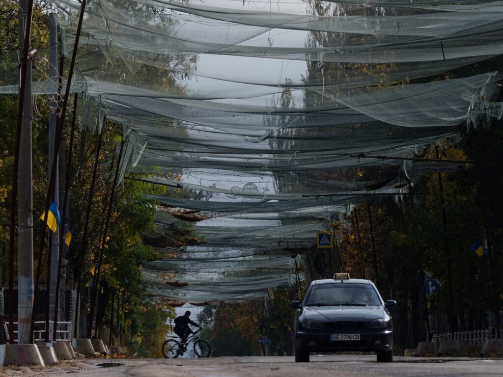 Aid mission set to enter Oleshky as a localized Russia-Ukraine truce holds for a third day