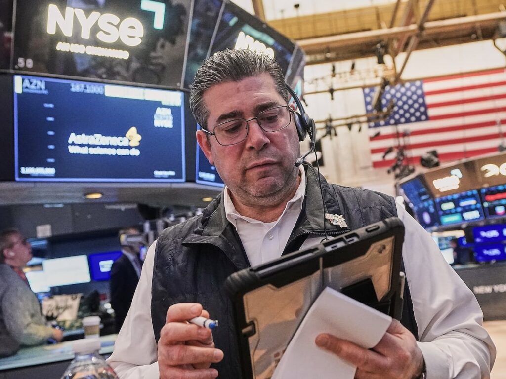 Wall Street loses ground under pressure from rising oil prices, more swings for Big Tech stocks
