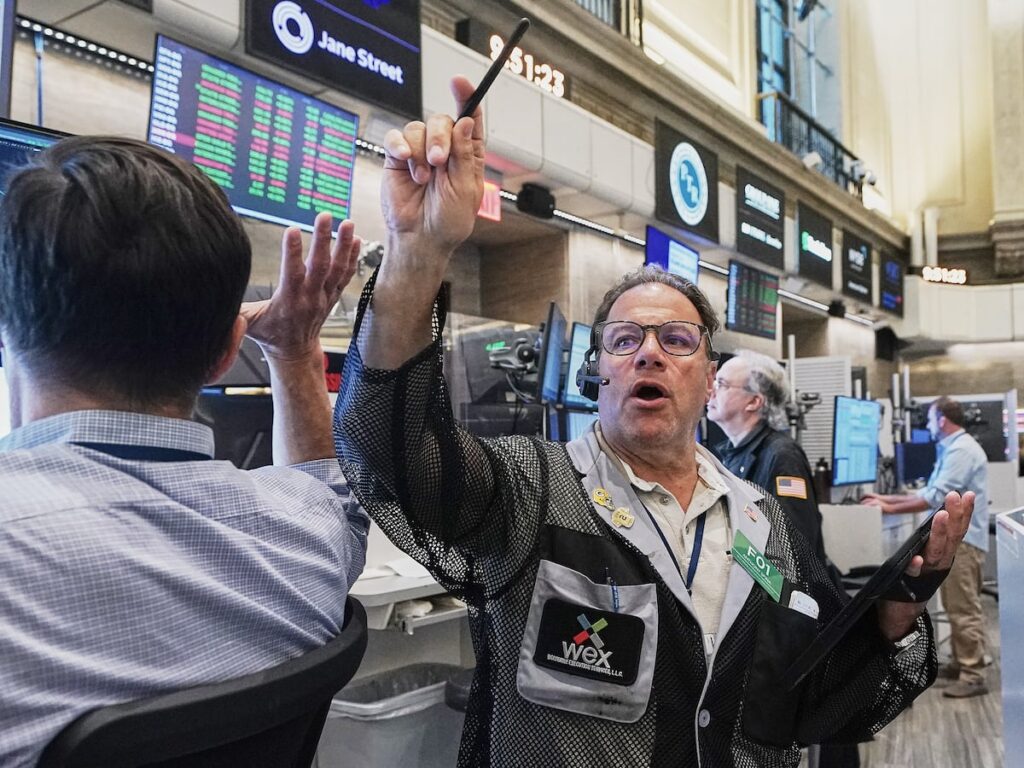 US stocks rise to a record on expectations for companies to make even fatter profits