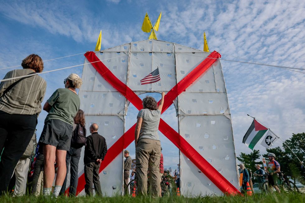 Showdown as veterans make last-minute bid to stop Trump’s arch