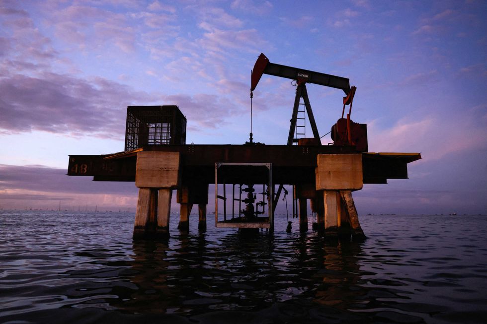 Trump officials bailing out of admin to cash in on Venezuela oil bonanza: WaPo