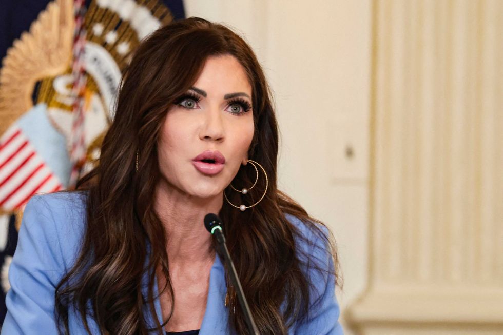 Country star wallops Kristi Noem over sloppy Texas political jab