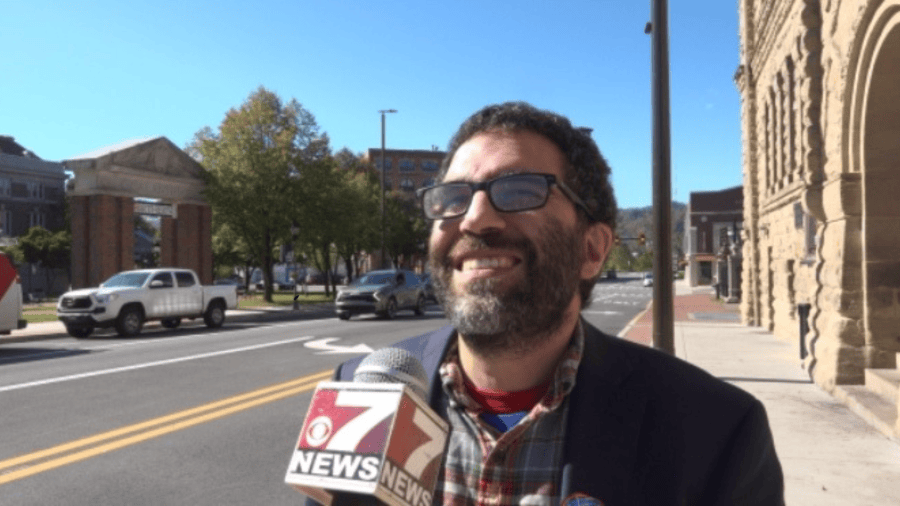 Ace Parsi visits Wheeling for first day of early voting