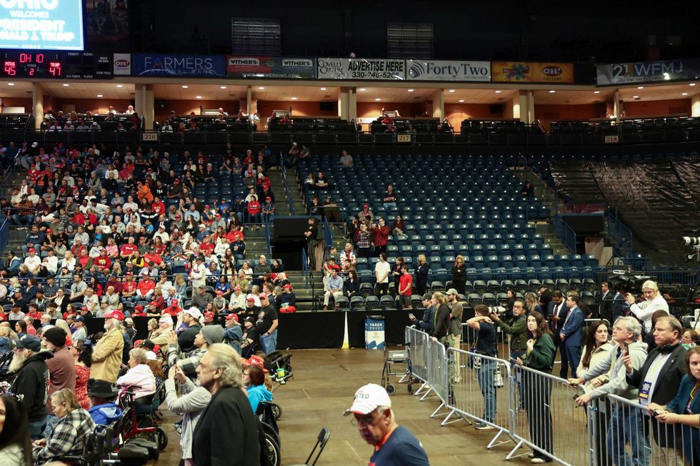Kaitlan Collins stings Trump with shot of empty seats after he demanded arrests over them