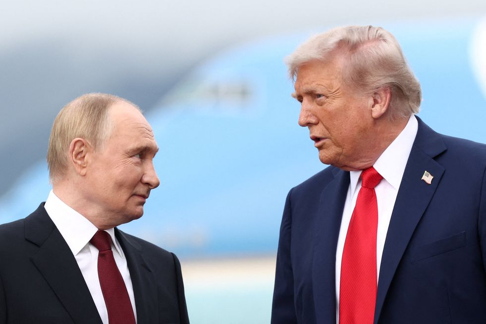 ‘Something is up’: Ex-GOP operative alarmed as shady Trump deal points to Ukraine blackout
