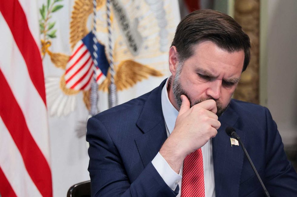 JD Vance's 'inexplicable' response to military widow shocks CNN conservative