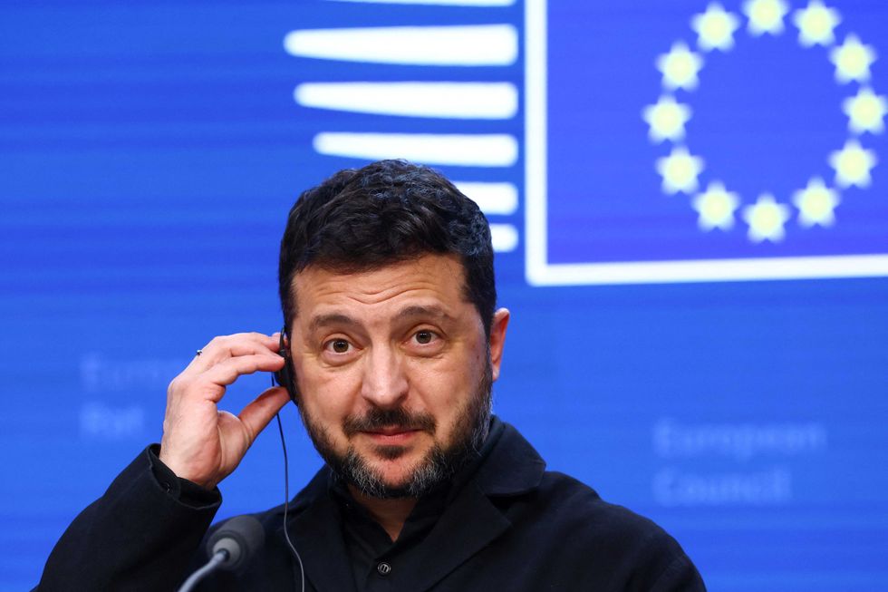 Trump ridiculed with laughter at big EU summit as Zelenskyy smirks over midterm question