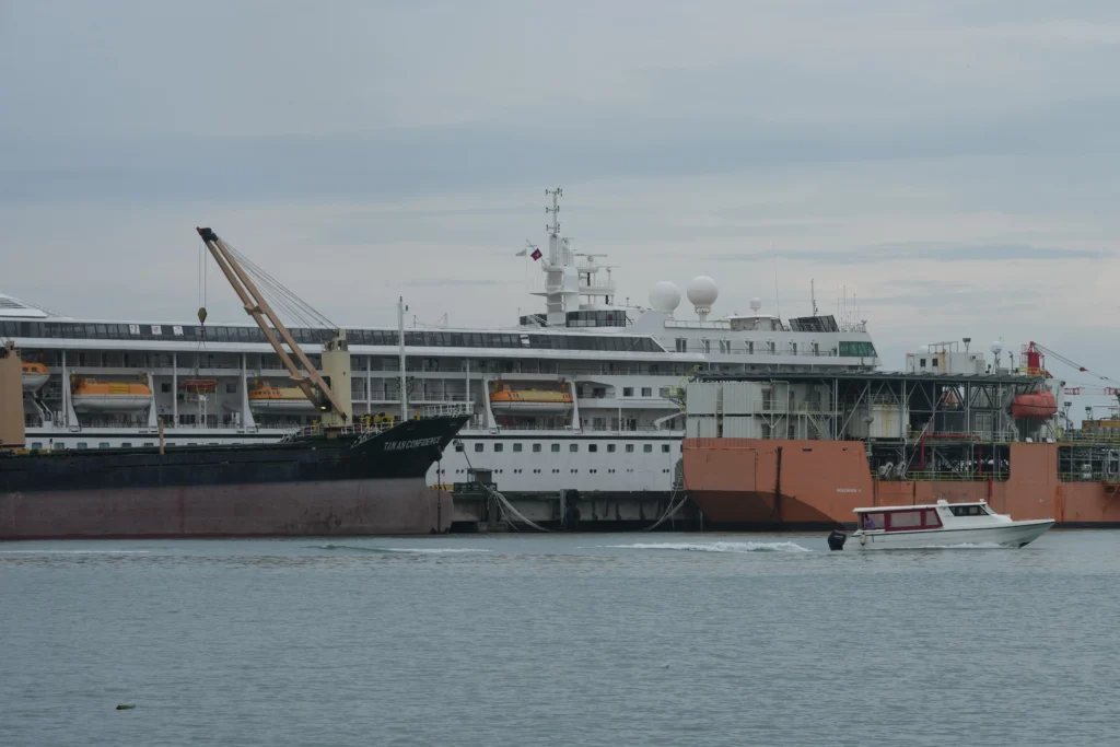 A U.S. cruise ship ends voyage due to fuel costs and passengers lose their homes