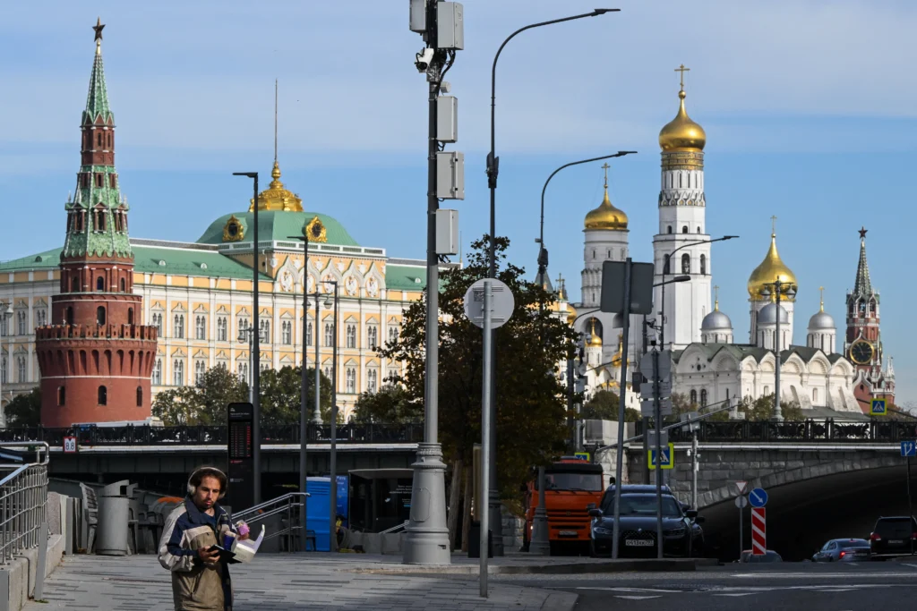 Russia steps up election influence efforts in final stretch of midterms