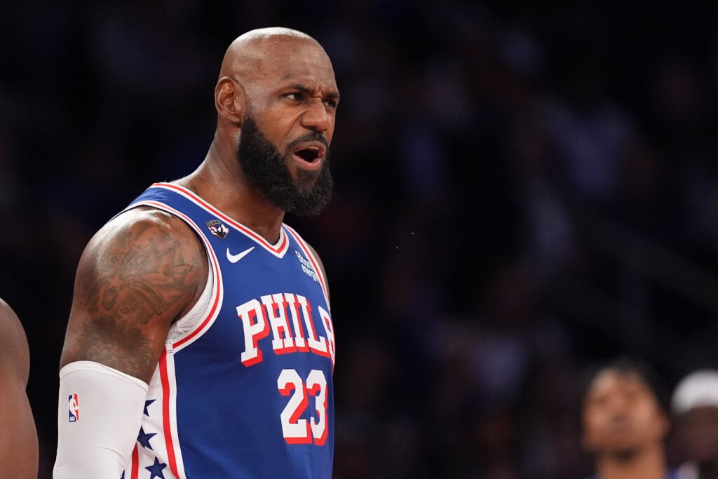LeBron James talks smack with Knicks fans in victorious 76ers debut