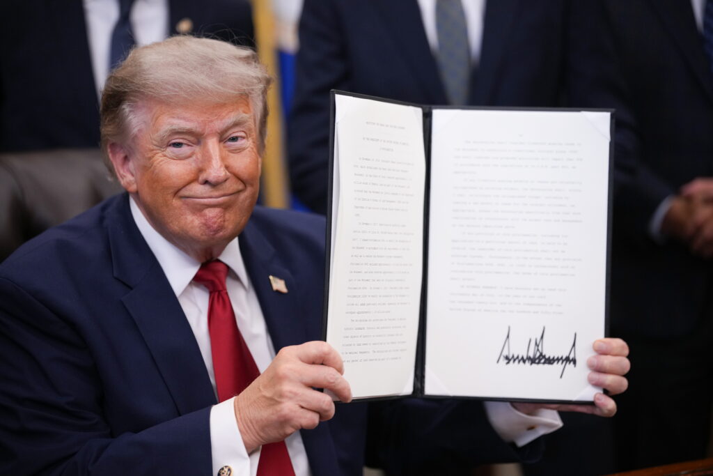 Poll: Voters want Congress to be a check on Trump, trust Democrats more on issues