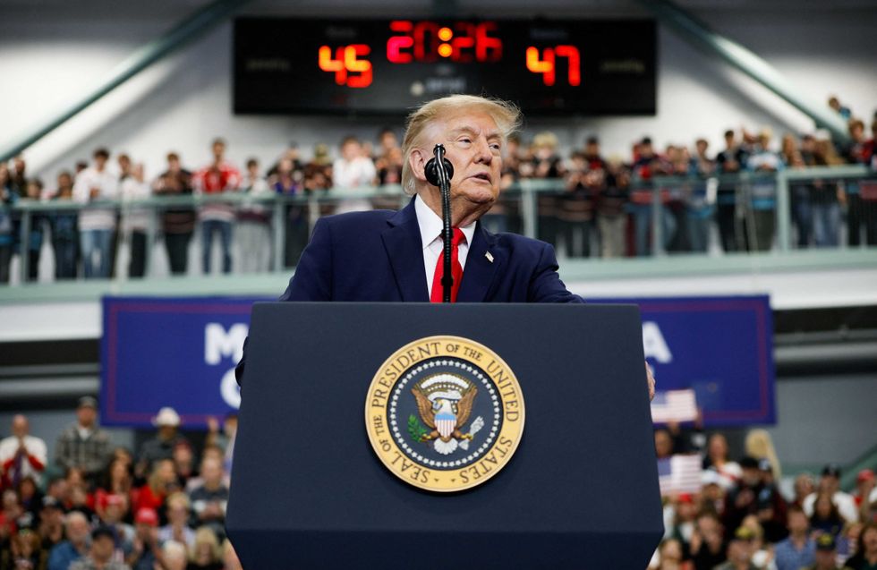 Crowd stunned silent as Trump speeds through his affordability routine at Alaska rally