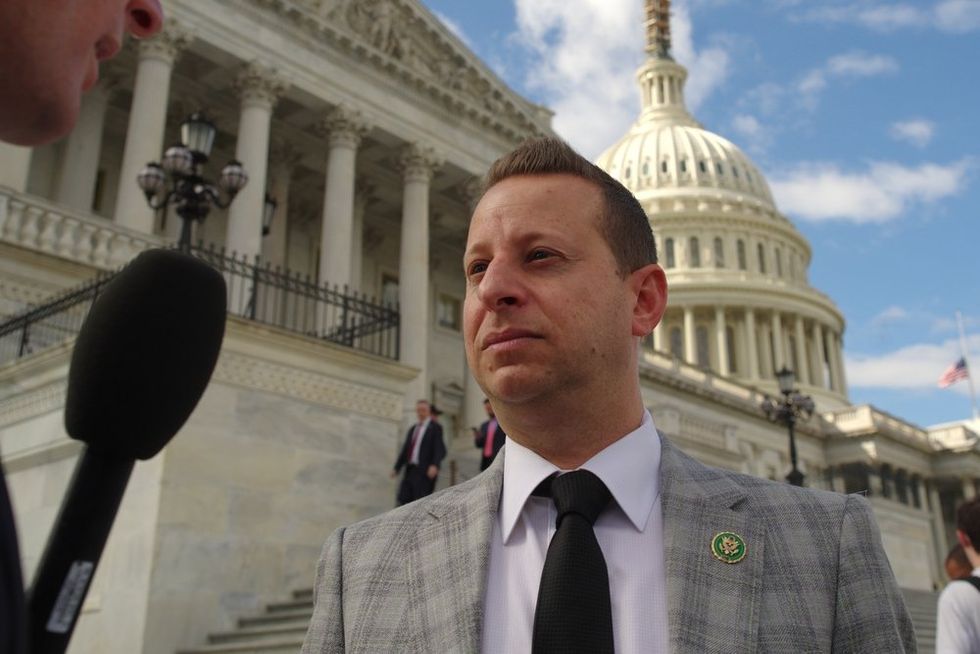 Florida man arrested 'a few miles' from Dem lawmaker's home over death threat: report